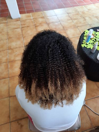 Customer photo review of Kit Extensions à Clips Kinky Curly Tie and Dye Brun / Chatain