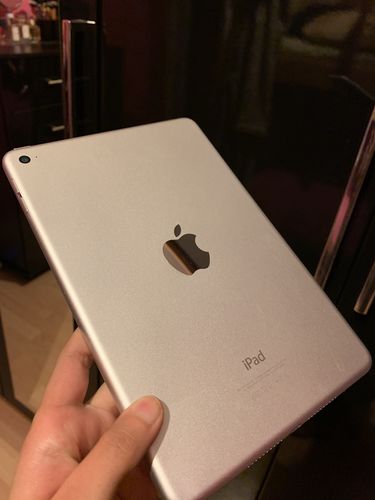 Customer photo review of Apple iPad Mini 4 128GB WiFi Silver Refurbished Excellent