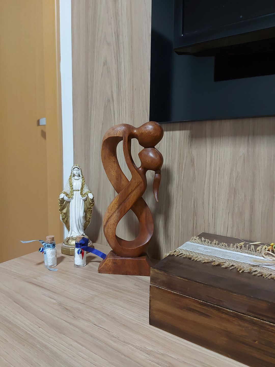 Customer photo review of Escultura Abstrata Amor Infinito 30cm
