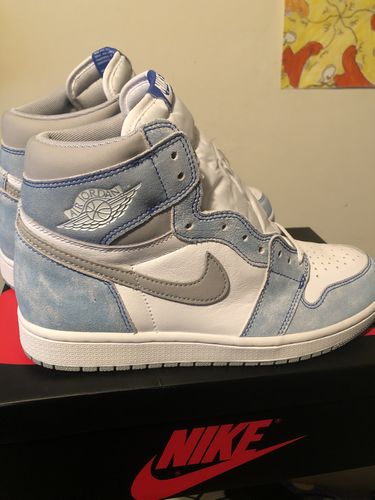 Customer photo review of Air Jordan 1 Retro High OG 'Hyper Royal