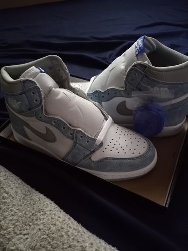 Customer photo review of Air Jordan 1 Retro High OG 'Hyper Royal  Pre Order