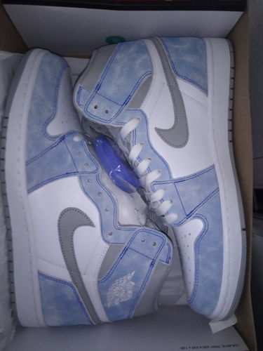 Customer photo review of Air Jordan 1 Retro High OG 'Hyper Royal