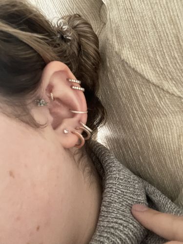 Customer photo review of ANGEL Pavé Eternity Seamless Clicker