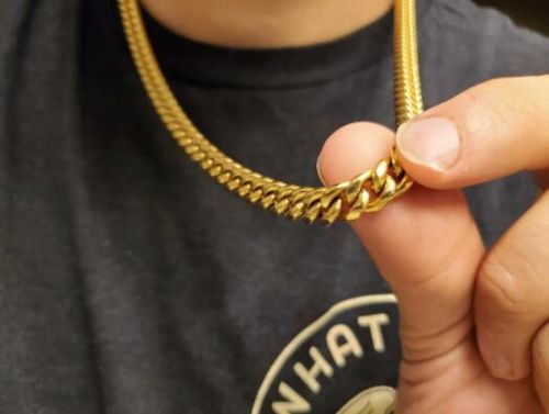 Customer photo review of THE GOLDEN AGE® - 8mm Miami Cuban Link Chain 18K Gold Plated