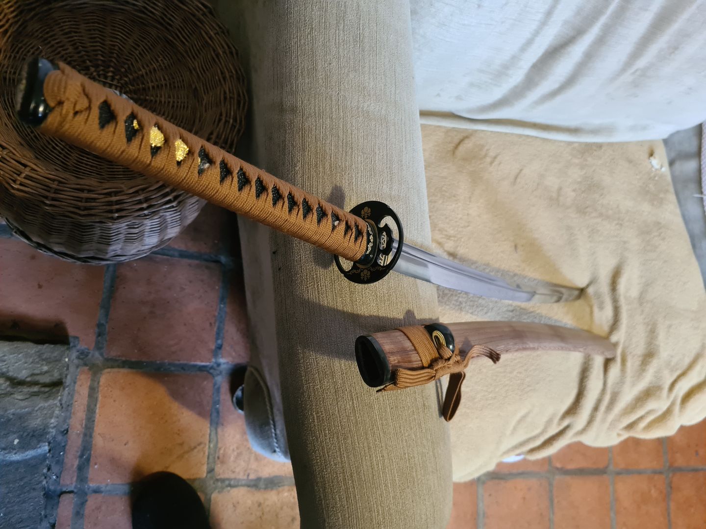 Customer photo review of 41" JAPANESE SAMURAI KATANA FUNCTIONAL SWORD Clay Tempered UNOKUBI-ZUKURI BLADE