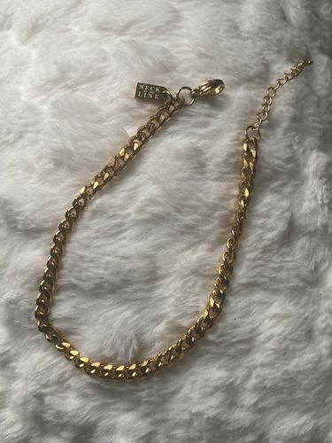 Customer photo review of Curb Anklet Gold