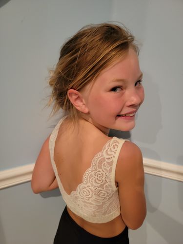 Customer photo review of HUG COMFORTABLE AND STRETCHABLE LACE BRALETTE