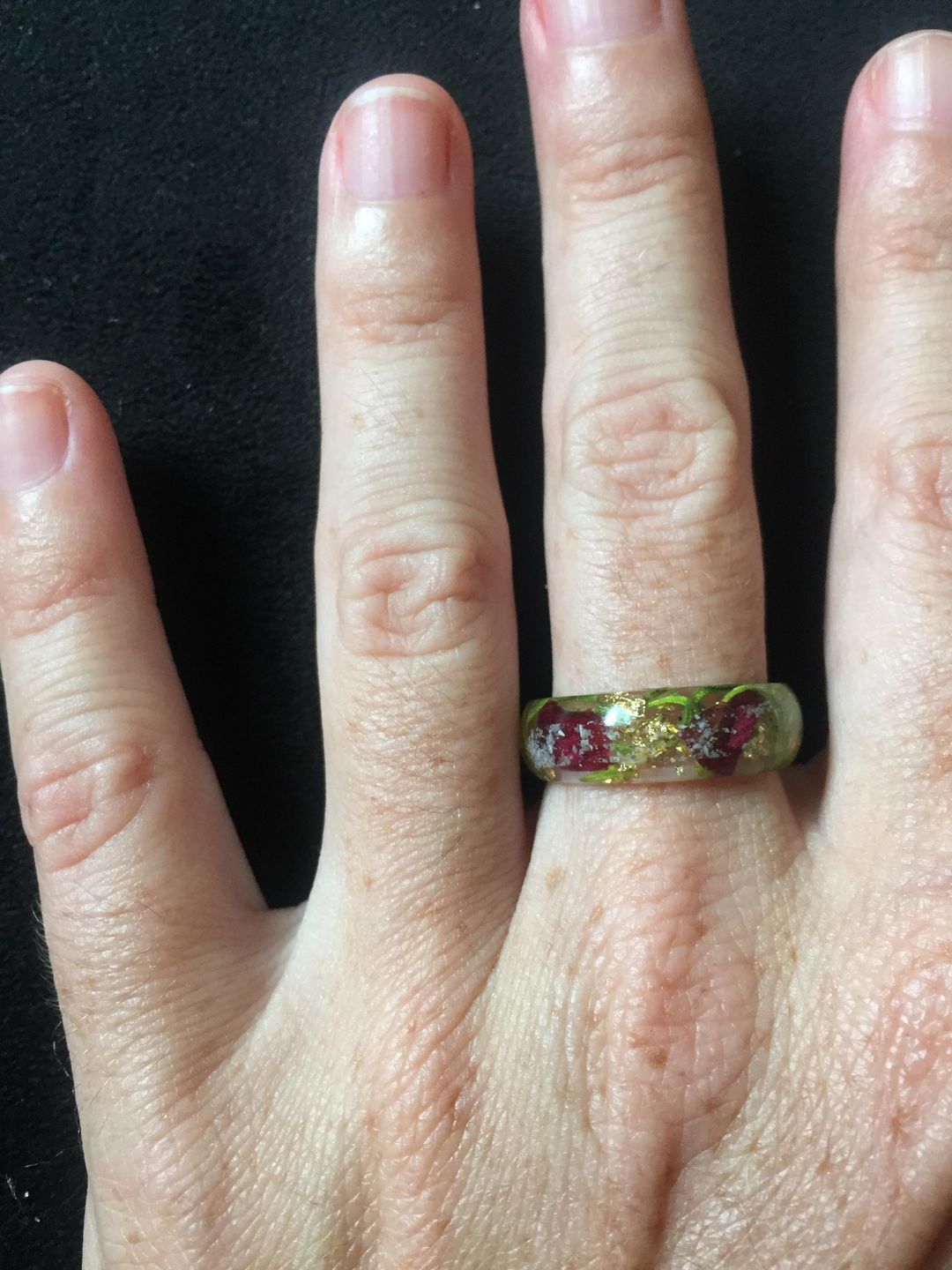 Customer photo review of Red Rose Moss Ring with Cremation Ash and Gold Flakes
