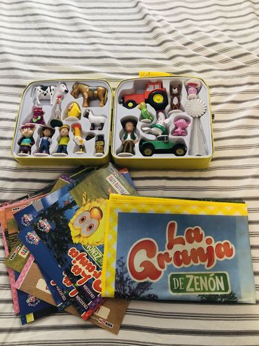 Customer photo review of Colección completa La Granja: 20 figuras 20 libros + playmat + caja
