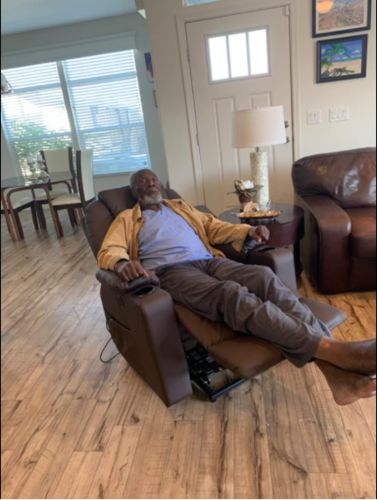 Customer photo review of Esright Electric Power Recliner Lift Chair Faux Leather Electric Recliner for Elderly, Heated Vibration Massage Sofa with Side Pockets, USB Charge Port & Remote Control, Dark Brown