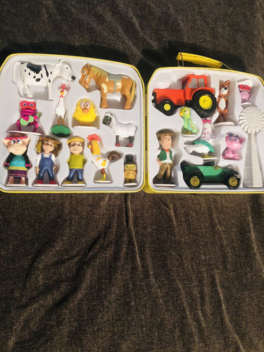 Customer photo review of Colección completa La Granja: 20 figuras 20 libros + playmat + caja