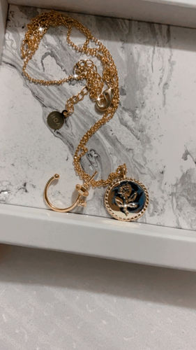 Customer photo review of MEDALLÓN NOA GOLD