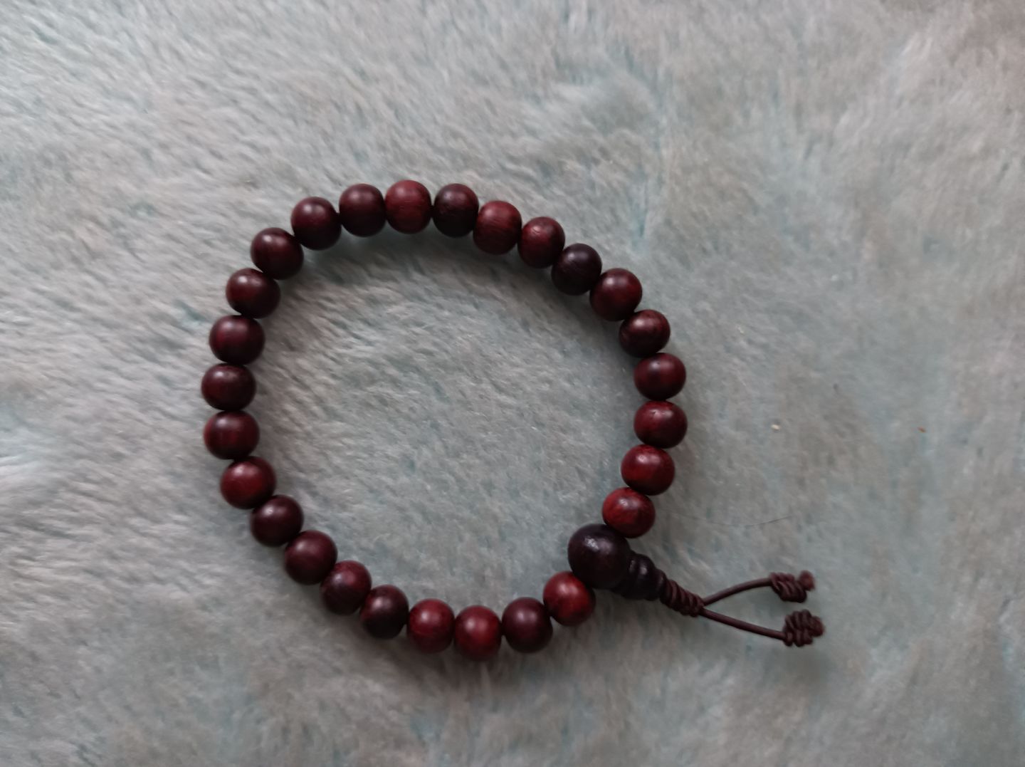 Customer photo review of Bracelet Tibétain | Bois Santal Rouge Parfumé | NEPAL 8mm