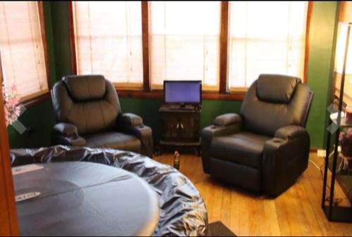 Customer photo review of Esright Massage Recliner PU Leather Ergonomic Lounge Heated Chair 360 Degree Swivel Recliner (Black)