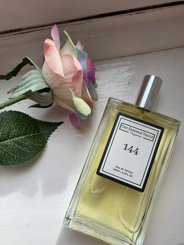 Customer photo review of Inspired by La Vie Est Belle - 144