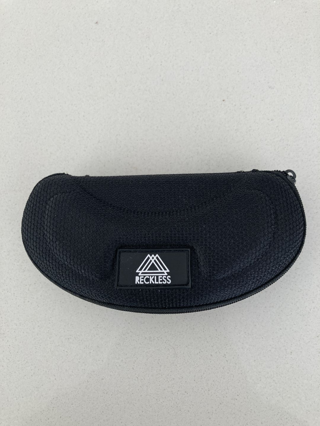 Customer photo review of Estuche de lentes de sol Reckless