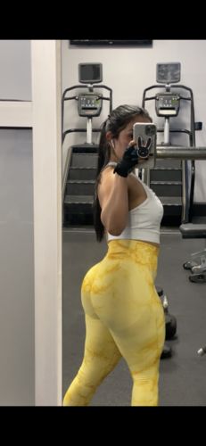 Customer photo review of Yellow Marble Scrunch Butt Leggings