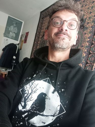 Customer photo review of Krähe im Mondlicht - Bio Unisex Hoodie
