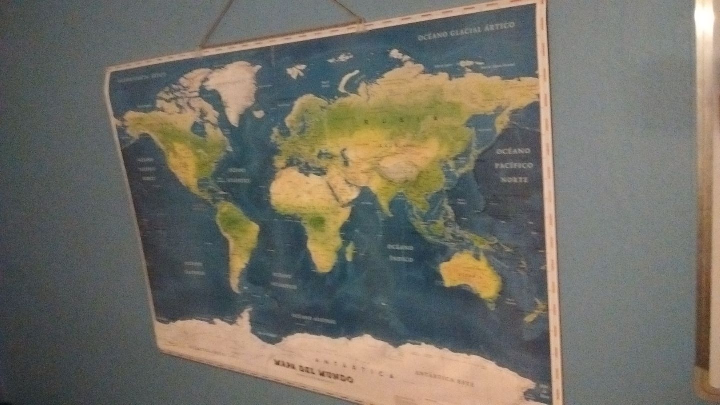 Customer photo review of Mapa del Mundo Político y Geográfico 2021 - Lámina