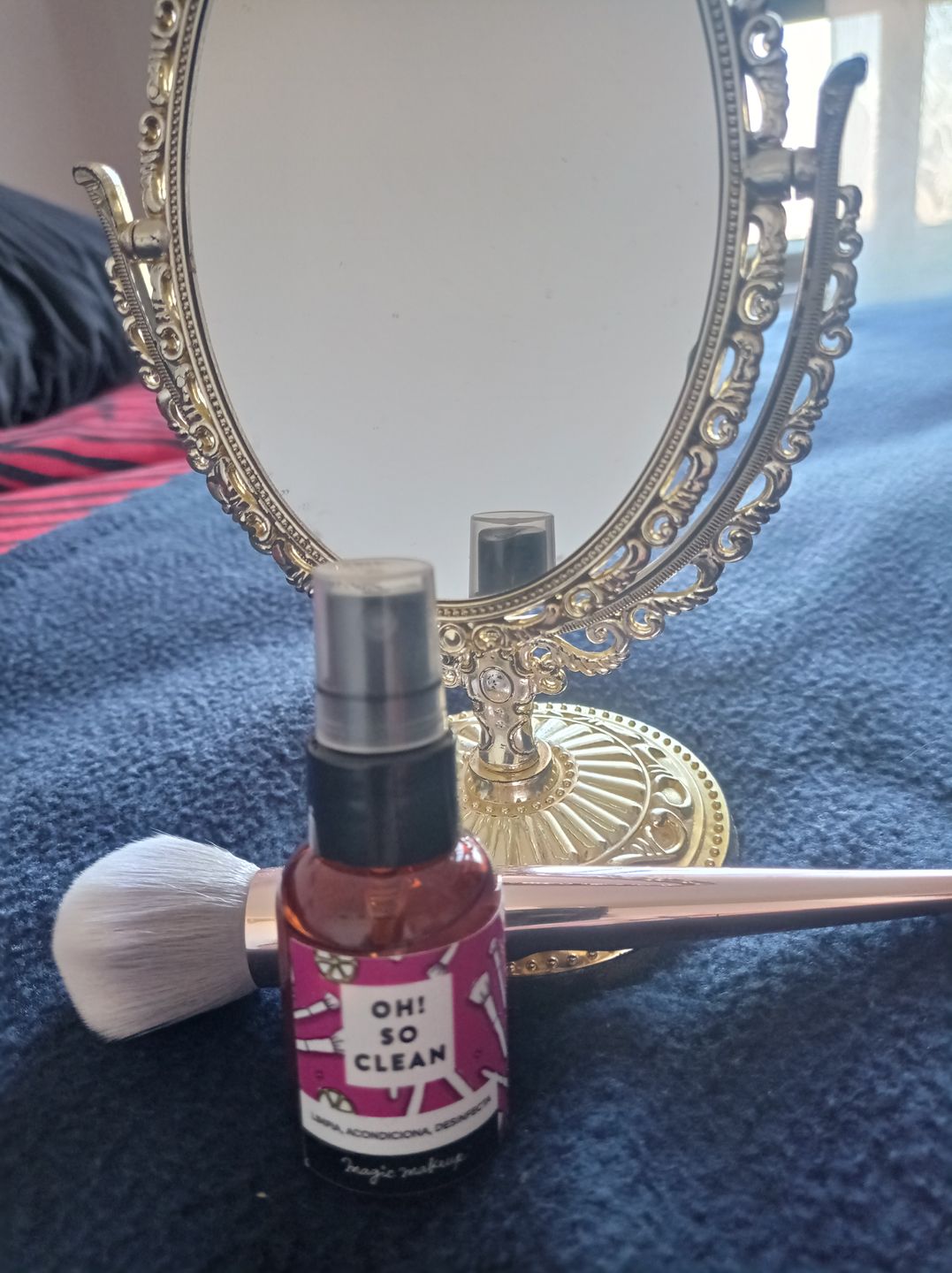 Customer photo review of ✭OH! SO CLEAN✭ limpiador instantáneo de brochas- TRAVEL SIZE