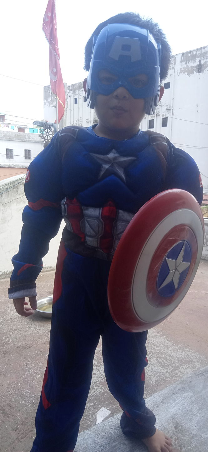 Customer photo review of Fancydresswale Captain America dress for boys