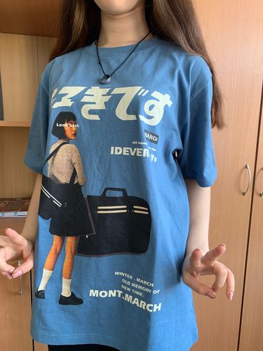 Customer photo review of Harajuku Style Oversized "Look Back" Tee