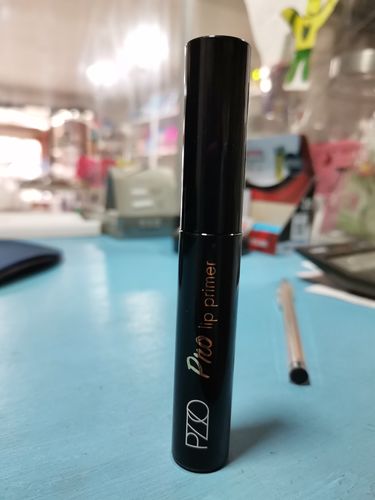 Customer photo review of Petrizzio Pro Lip Primer