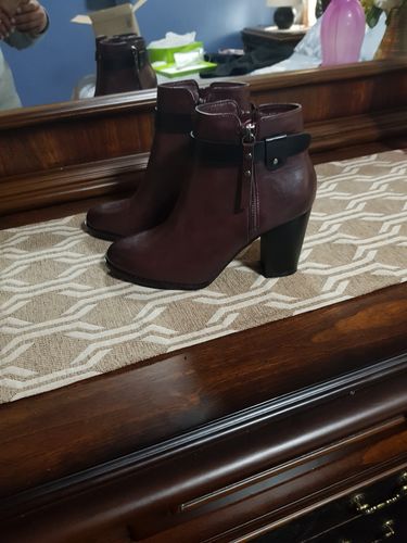 Customer photo review of Butterfly Feet Tory - Burgundy