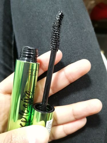 Customer photo review of Petrizzio Mascara Explosive Coconut