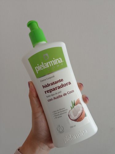 Customer photo review of Pielarmina Crema Corporal Hidratante Reparadora Con Aceite De Coco