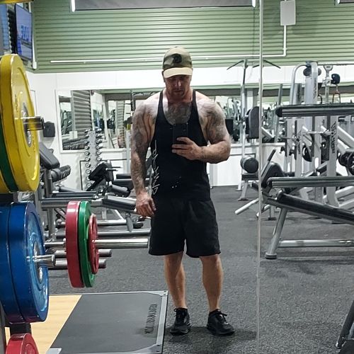 Customer photo review of SIGNATURE T-BACK - BLACK / WHITE