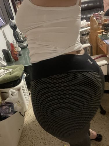 Yanire C. review of Booty Lifting | Anti Cellulite Leggings image 1 out of 1