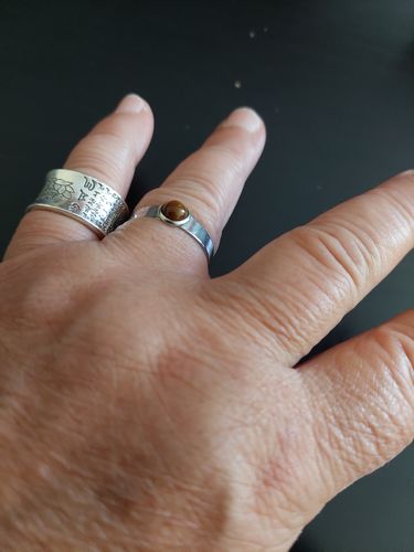 Customer photo review of BAGUE REGLABLE OEIL DE TIGRE PM