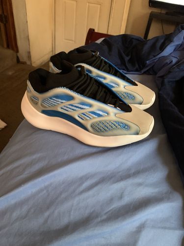 Customer photo review of YEEZY BOOST 700 V3