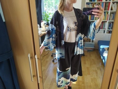 Customer photo review of The great wave off kanagawa Kimono