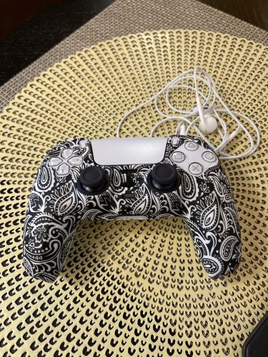 Customer photo review of White Motif - PS5 Controller Skin
