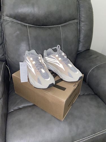 Customer photo review of Adidas Yeezy Boost 700 V2 'Cream'