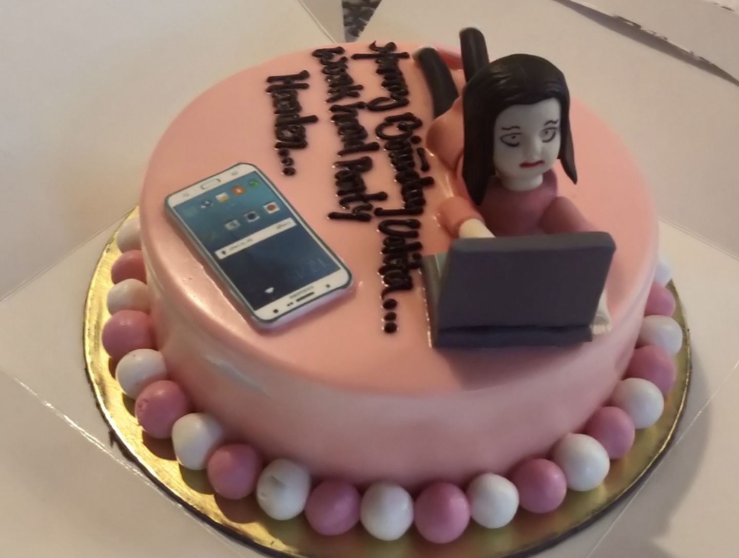 Customer photo review of Workaholic Girl Theme Cake