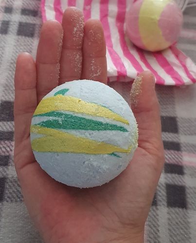 Customer photo review of Lollipop Sweetie Surprise Bath Bomb