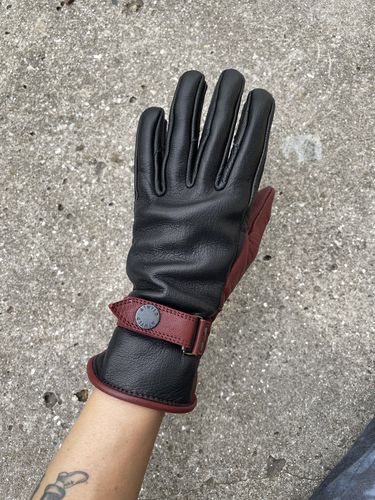 Customer photo review of Dark Matter Glove Black