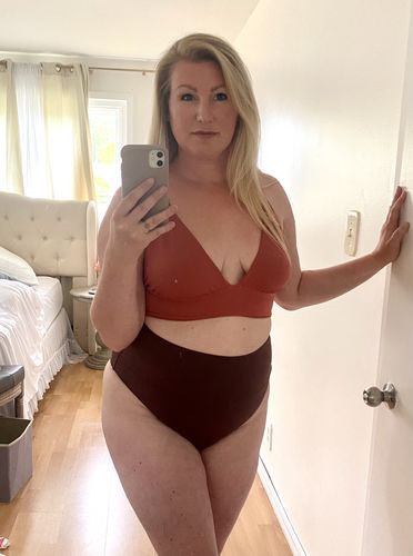 Customer photo review of 'Uplift' Plunging Bikini Top