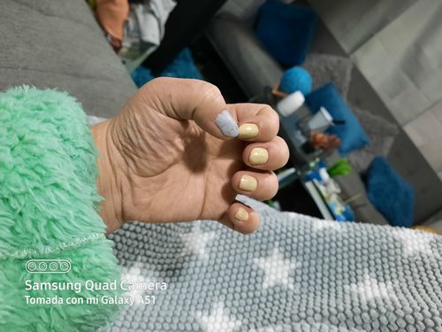 Customer photo review of Petrizzio Esmaltes Luxe Nails