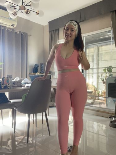 Customer photo review of BO+TEE | Be The Best Ribbed Plunge Neck Sports Bra In Coral