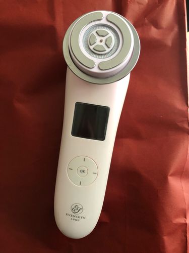 Customer photo review of EvenSkyn® Lumo: Premium Anti-Aging & Skin Tightening Handset