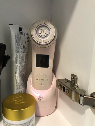 Customer photo review of EvenSkyn® Lumo: Premium Anti-Aging & Skin Tightening Handset