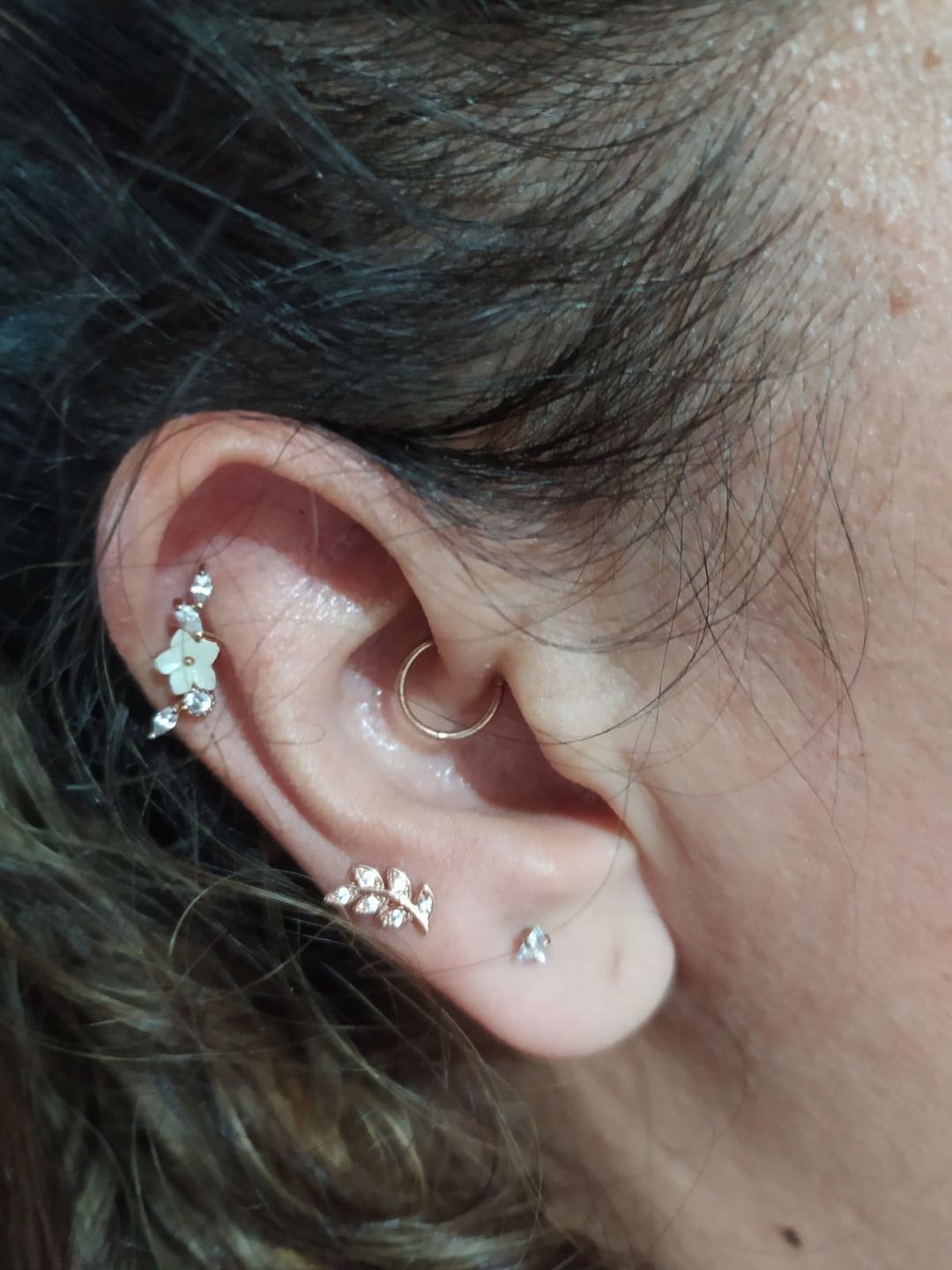 Customer photo review of Piercing de Florecita con Zirconias