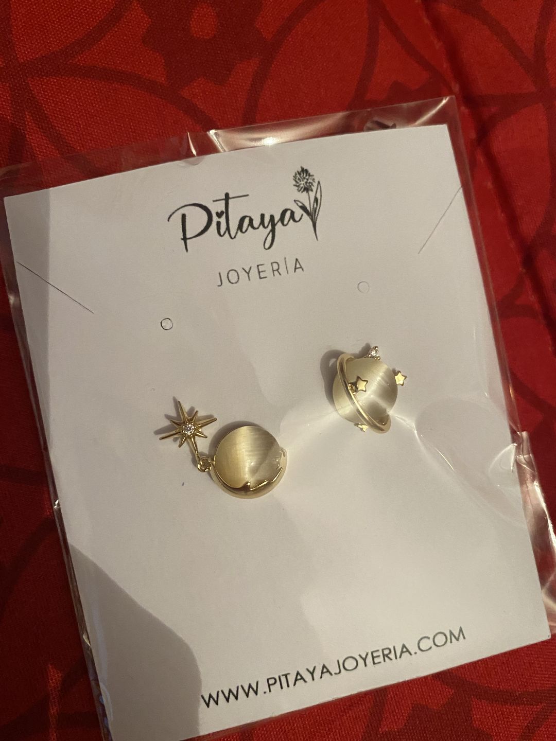 Customer photo review of Aretes de Saturno de Ópalo