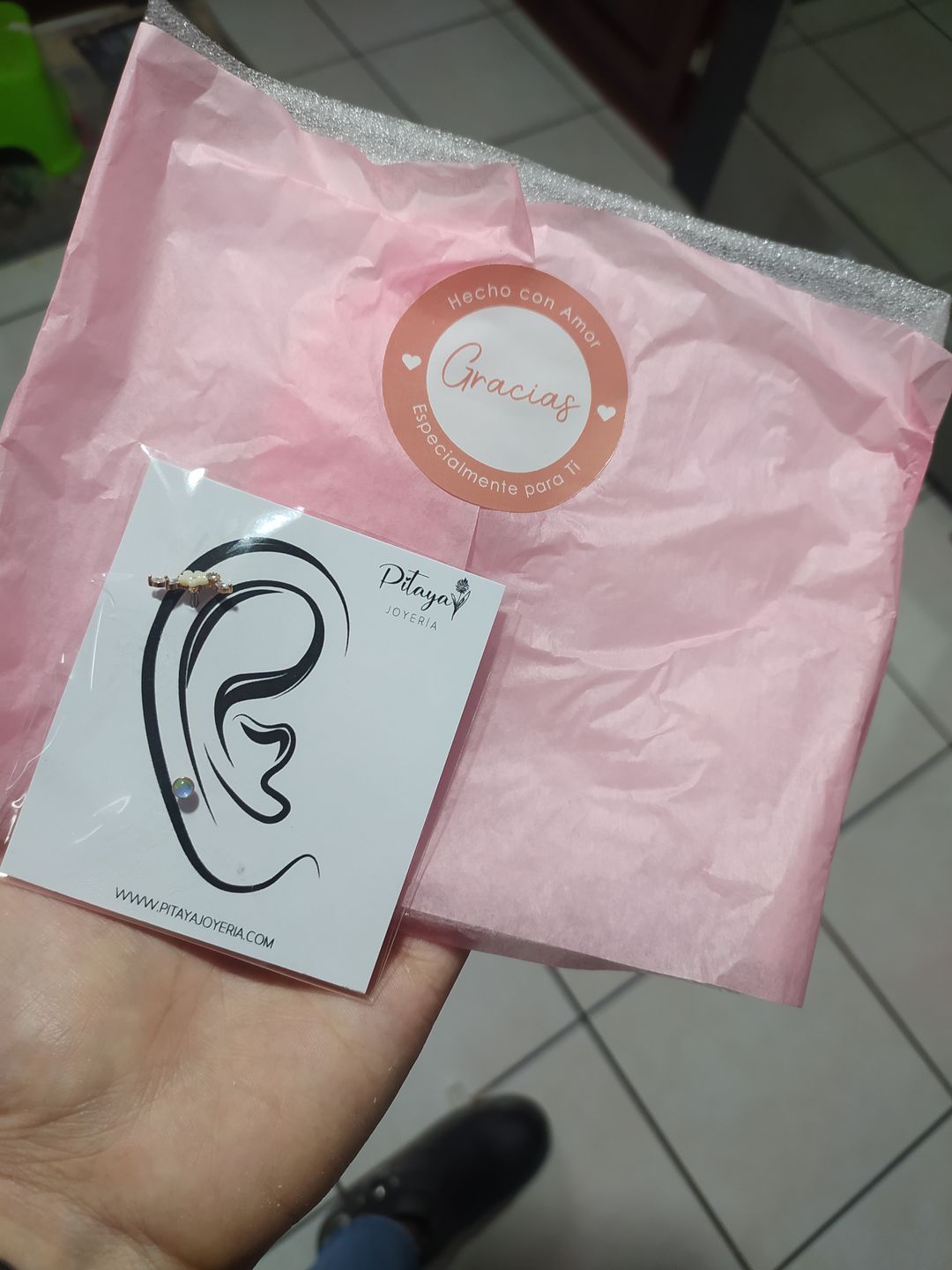 Customer photo review of Piercing de Florecita con Zirconias