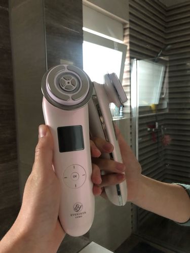 Customer photo review of EvenSkyn® Lumo: Premium Anti-Aging & Skin Tightening Handset