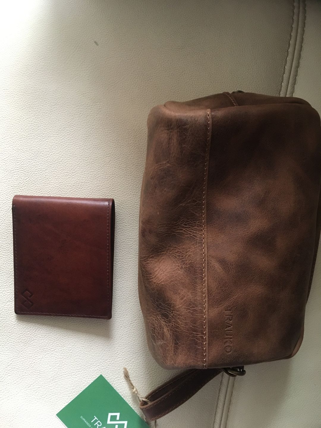 Customer photo review of Billetera Clásica Café